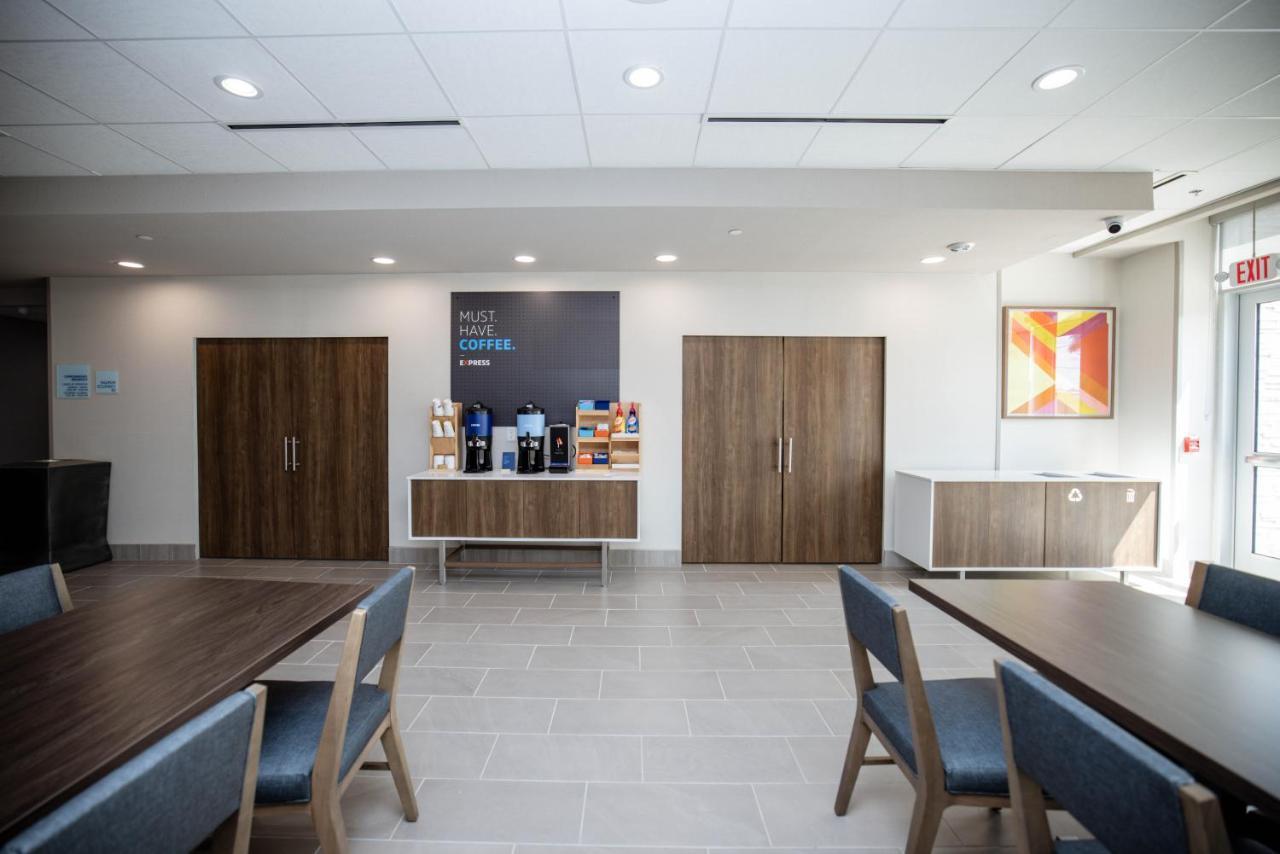 Express & Stadium - Airport Area By Ihg Tampa