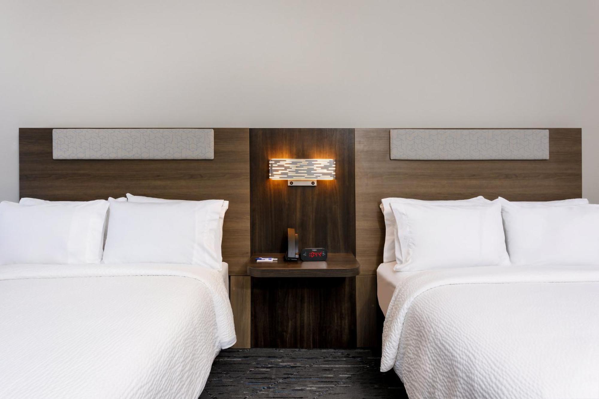 Express & Stadium - Airport Area By Ihg Hotel