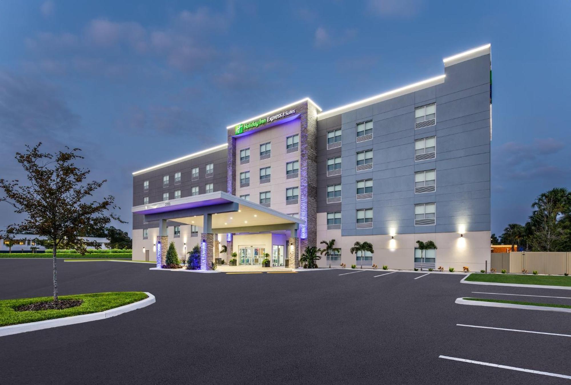 Express & Stadium - Airport Area By Ihg Hotel